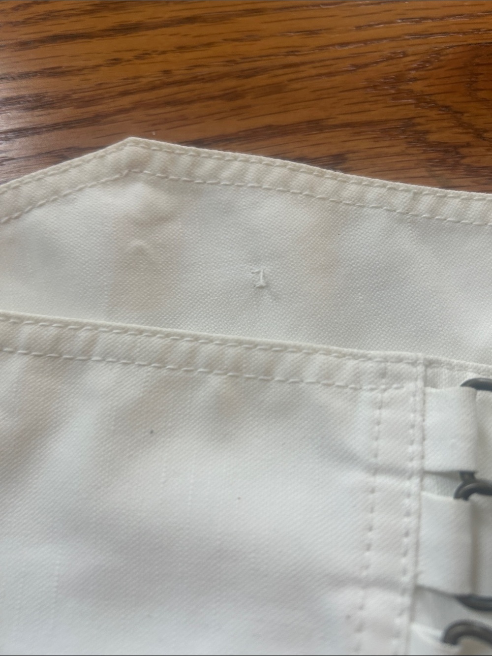 Vintage BCBGMaxAzria Runway White Shorts Size 2 - Picture 12 of 14